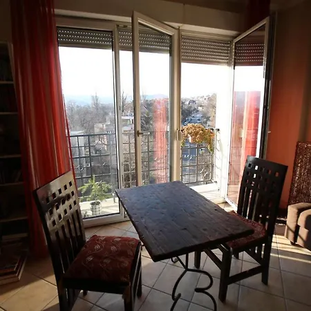 Panoramic Hideaway In Buda